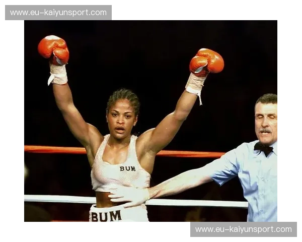 拳击盛宴：肯诺顿与阿里，一场跨越时空的传奇对决